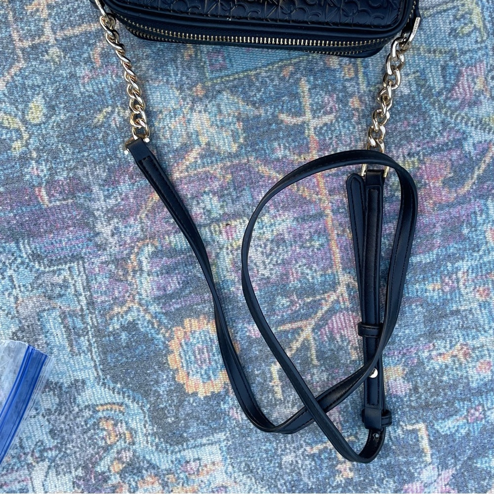 Calvin Klein long crossbory chain purse - Picture 8 of 8